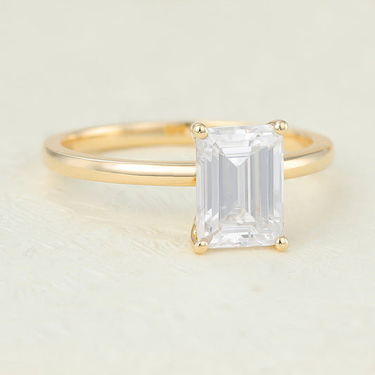 1.6 CT Emerald Solitaire Moissanite Engagement Ring