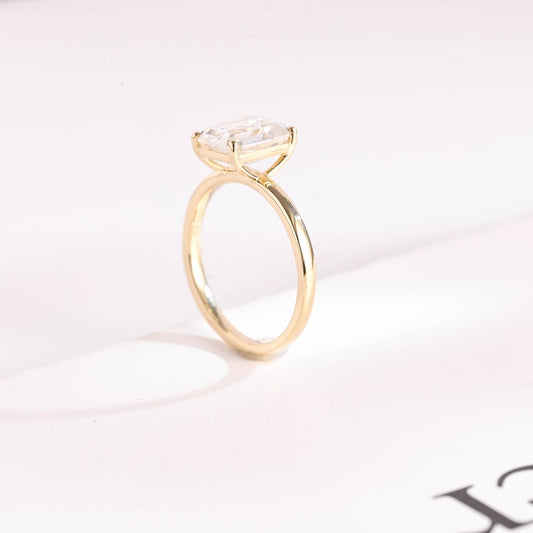 2.0 CT Emerald Solitaire Moissanite Engagement Ring