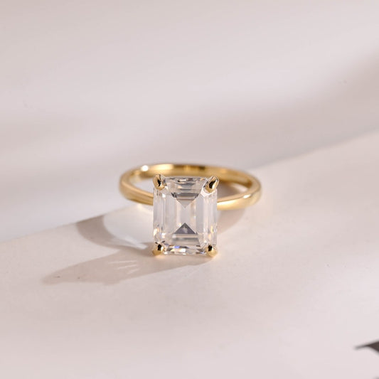2.0 CT Emerald Solitaire Moissanite Engagement Ring