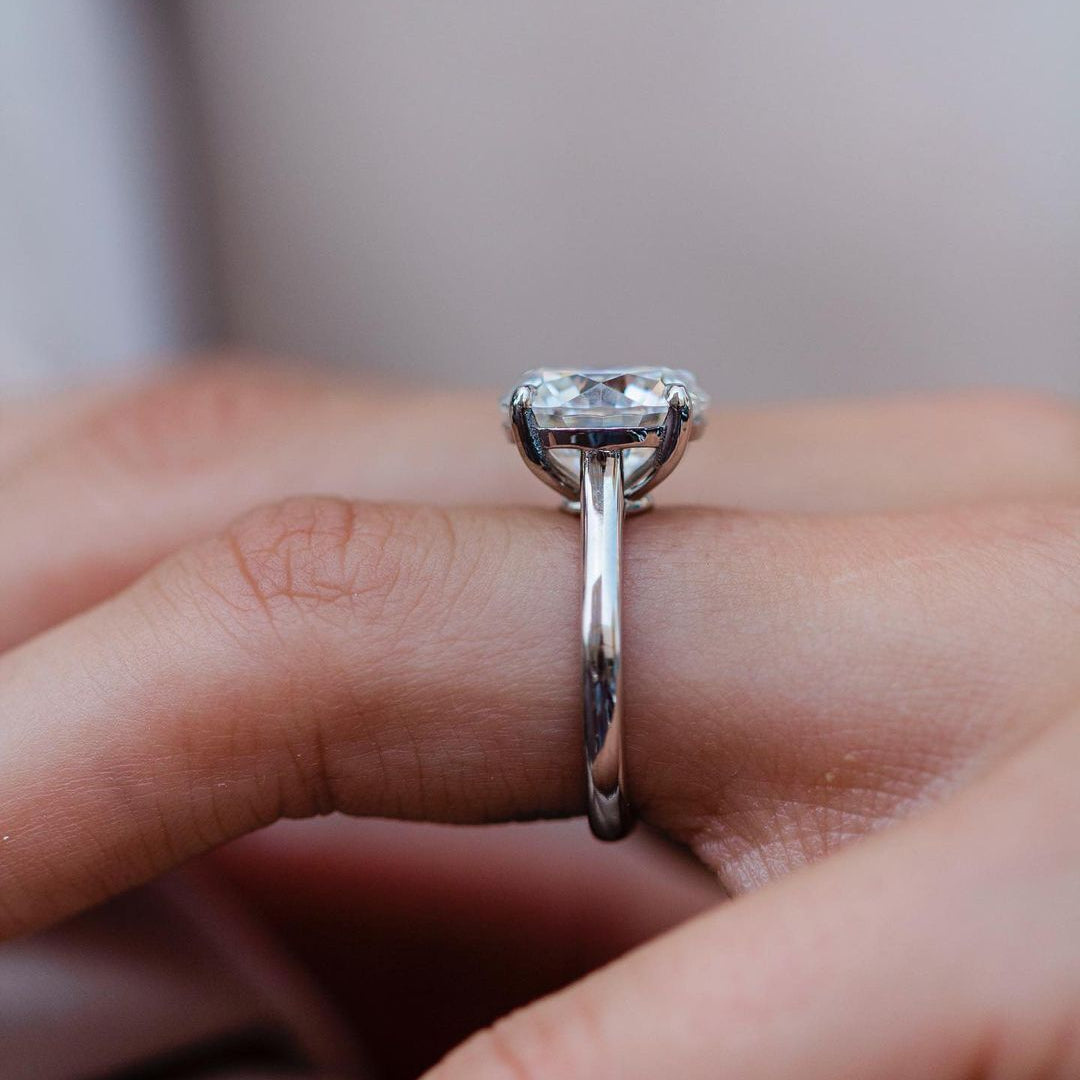 4.1 CT Round Solitaire Moissanite Engagement Ring