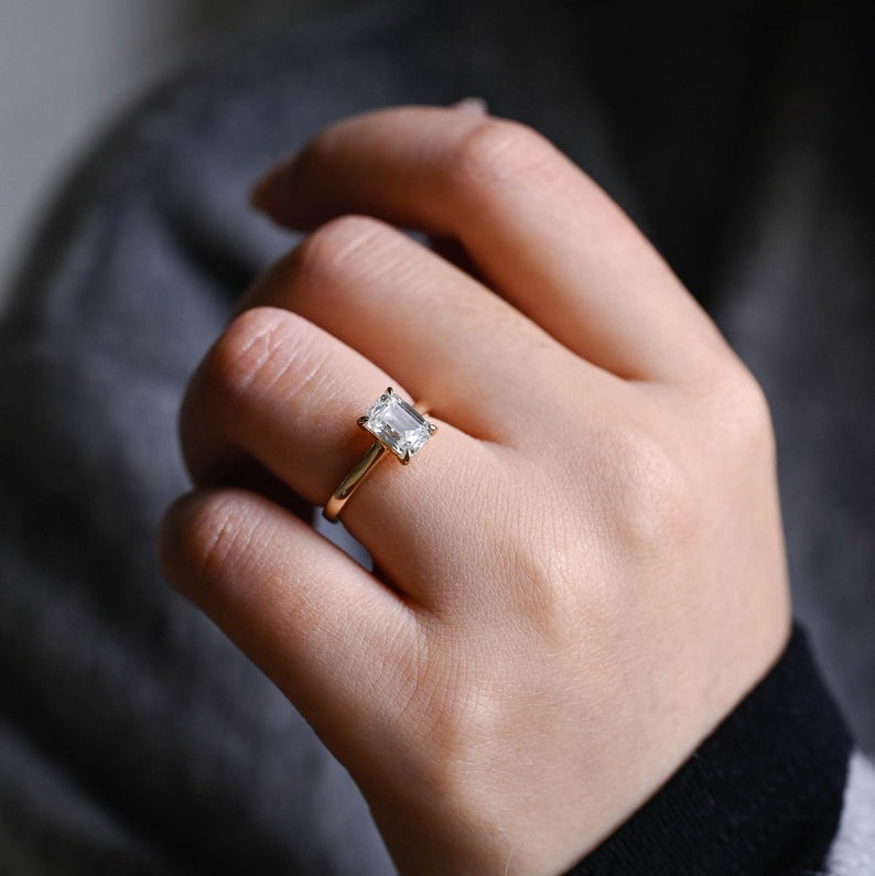 2.0 CT Emerald Solitaire Moissanite Engagement Ring