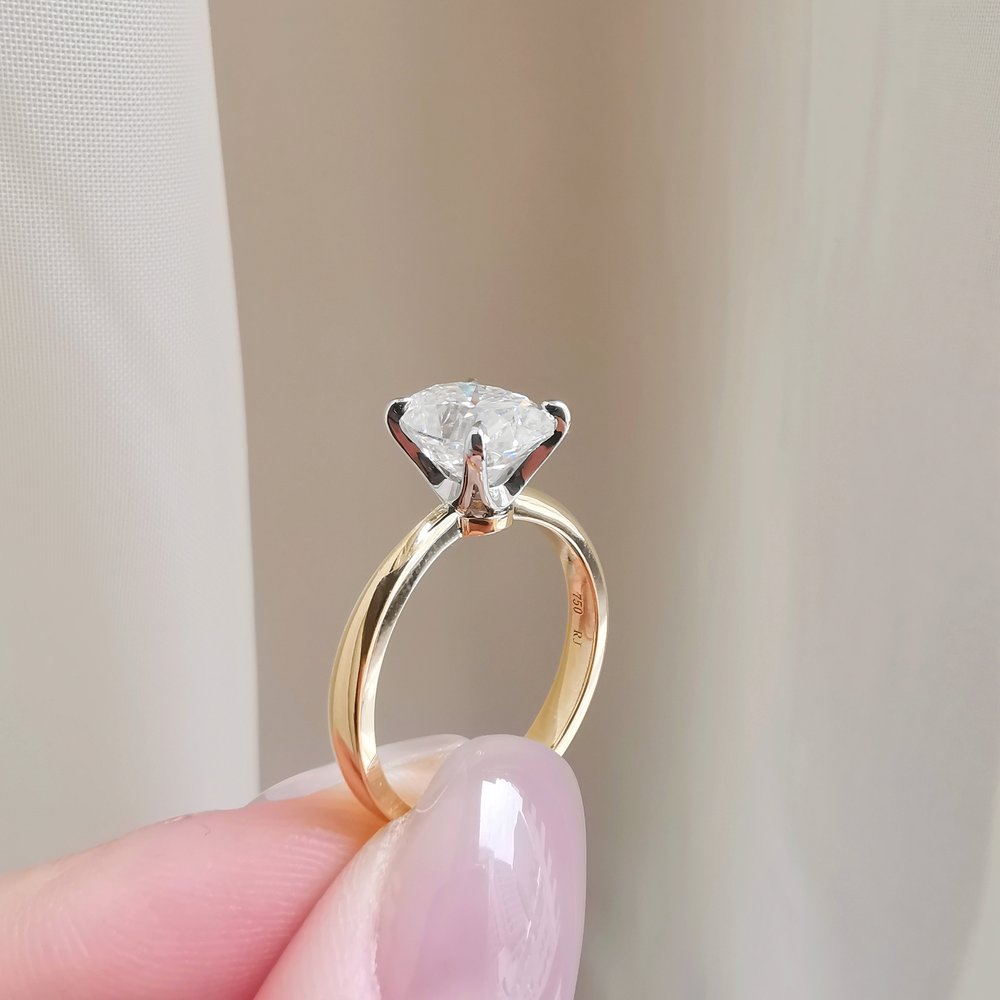 2 CT Oval Solitaire Moissanite Engagement Ring