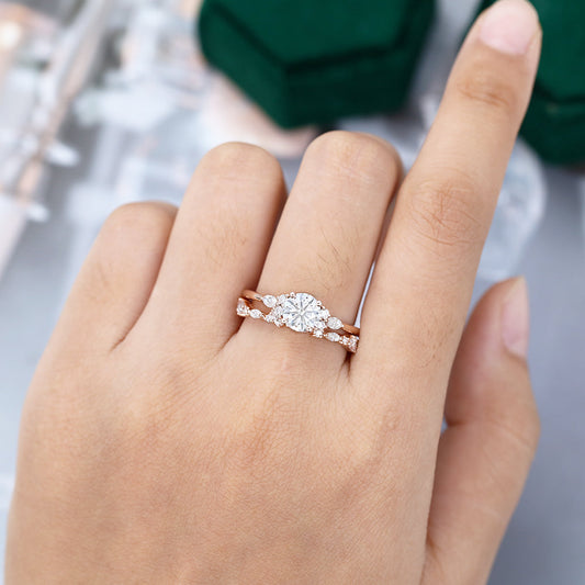 0.88 CT Round Cluster Moissanite Bridal Set