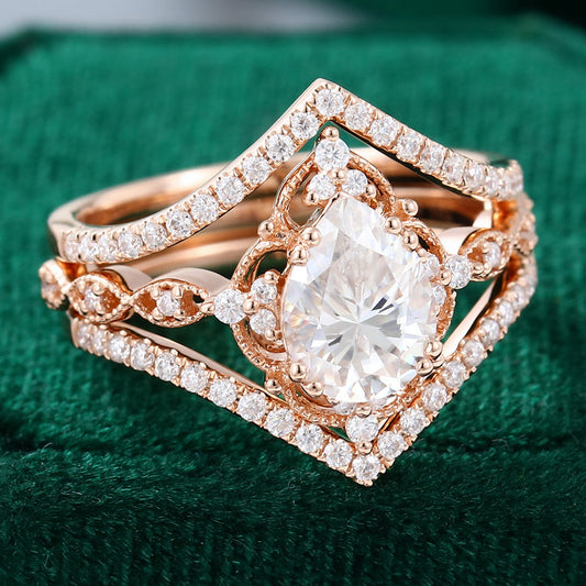 1.5 CT Pear Vintage Moissanite Bridal Set
