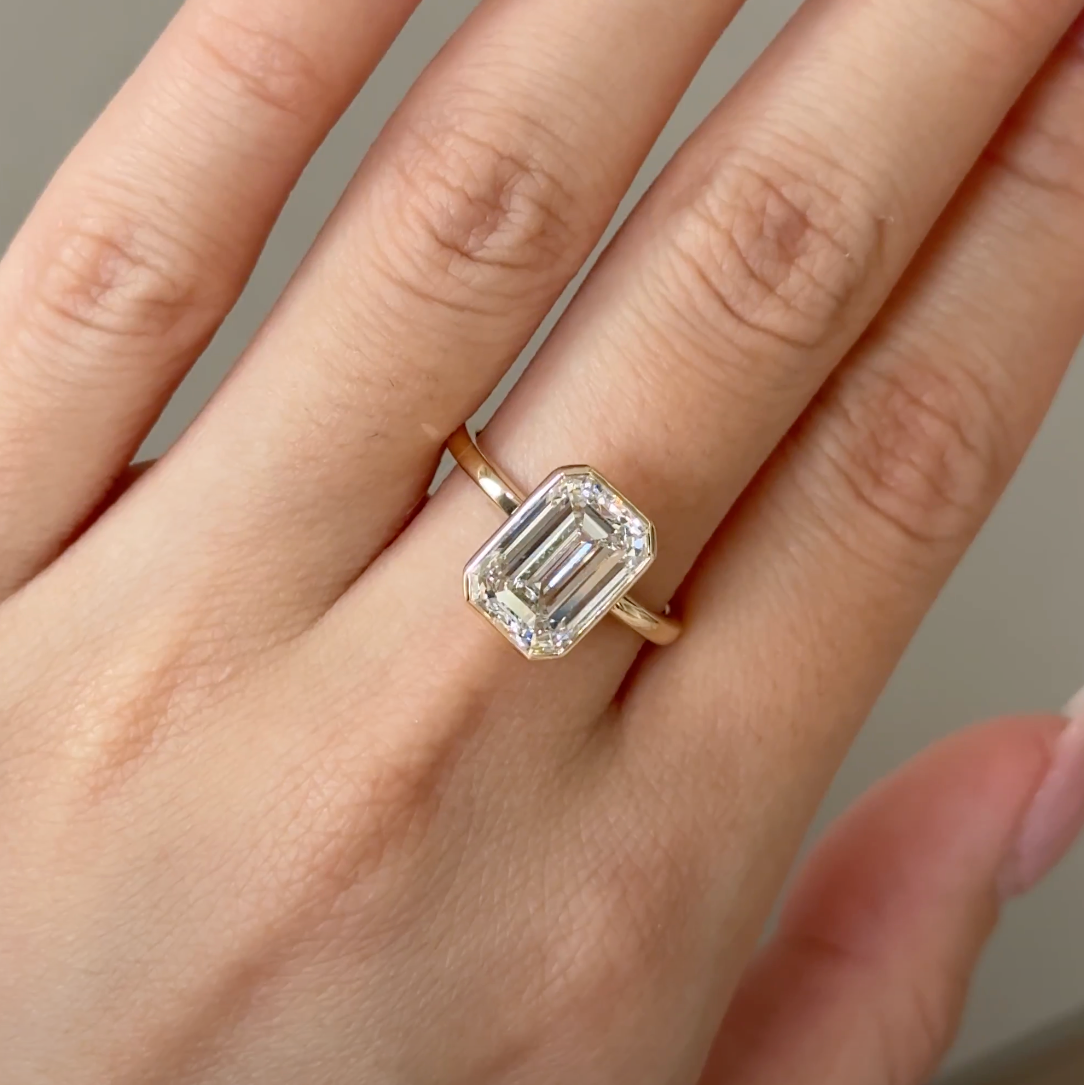 4 CT Emerald Bezel & Solitaire Moissanite Engagement Ring