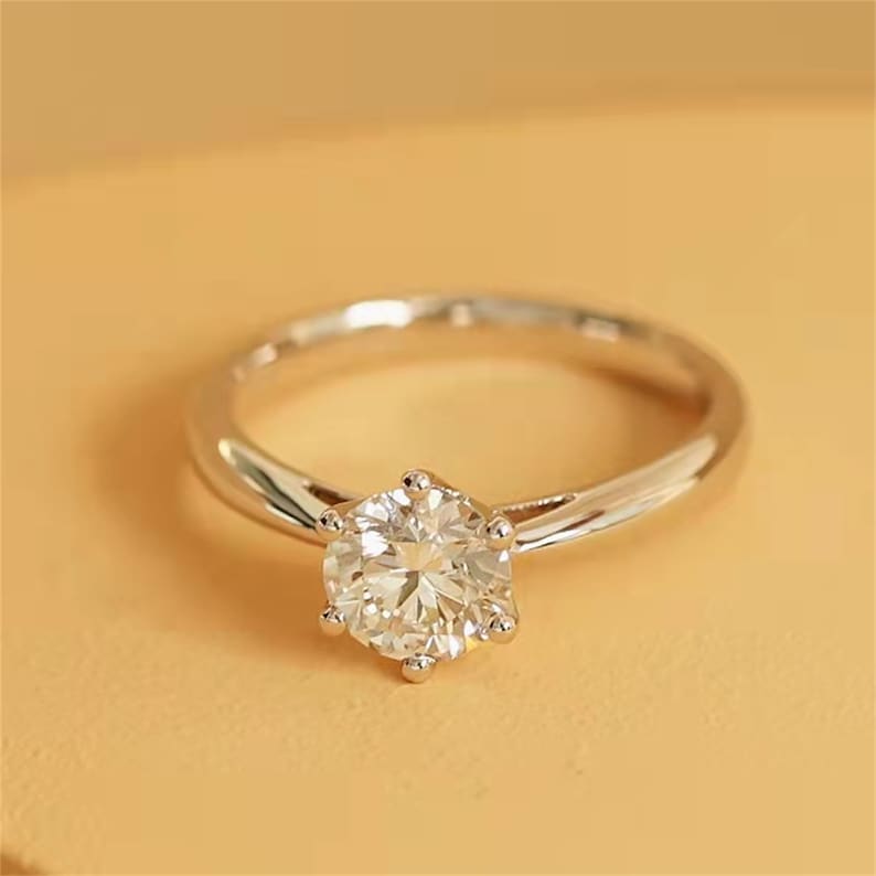 1 CT Round Solitaire Moissanite Engagement Ring