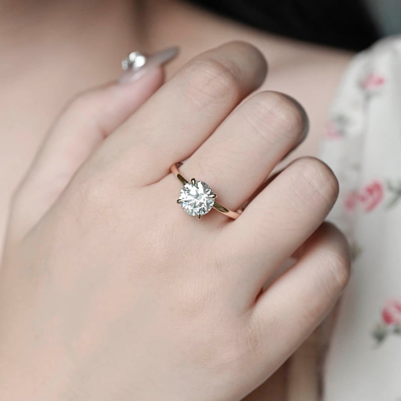 2 CT Round Solitaire Moissanite Engagement Ring