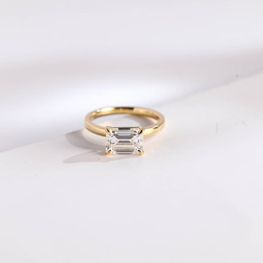 2.0 CT Emerald Solitaire Moissanite Engagement Ring