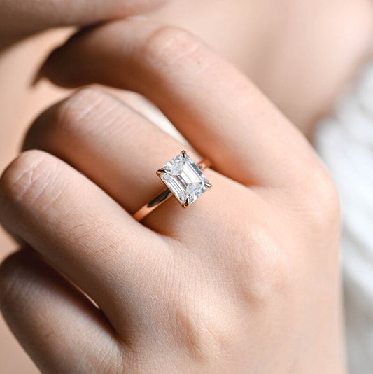 2.0 CT Emerald Solitaire Moissanite Engagement Ring