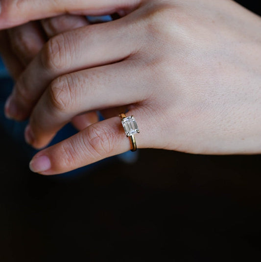 2.0 CT Emerald Solitaire Moissanite Engagement Ring