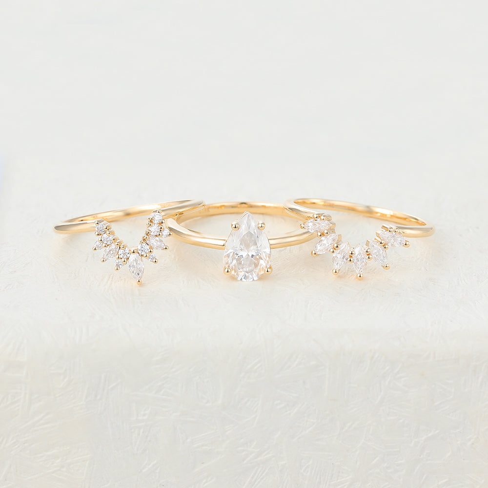1.5 CT Pear Solitaire Moissanite Bridal Set