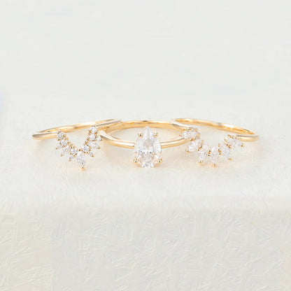 1.5 CT Pear Solitaire Moissanite Bridal Set