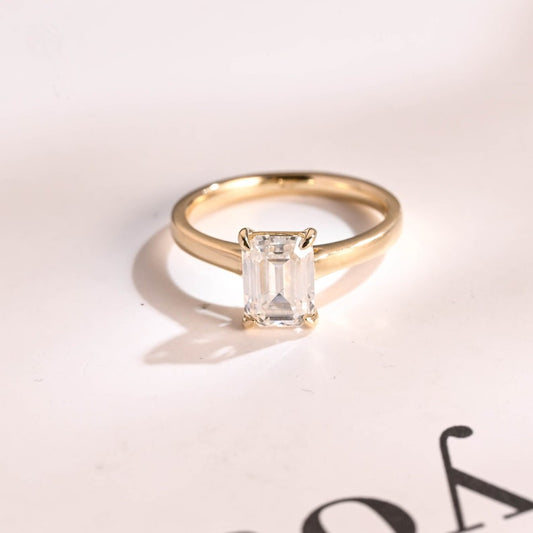2.0 CT Emerald Solitaire Moissanite Engagement Ring