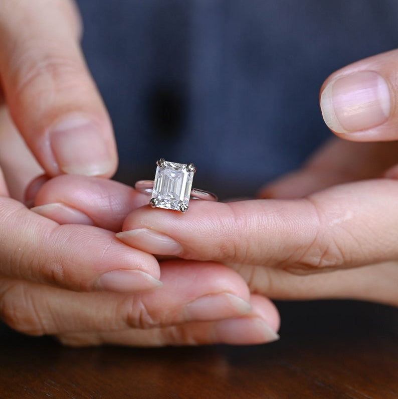 2.0 CT Emerald Solitaire Moissanite Engagement Ring