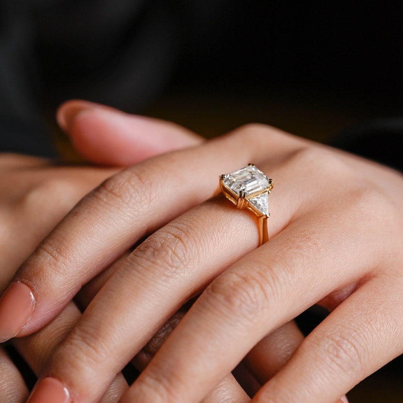 2.0 CT Emerald Three Stone Moissanite Engagement Ring