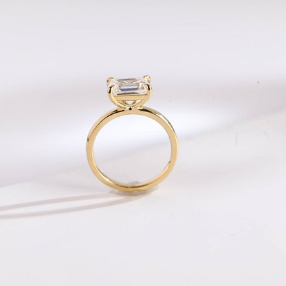 2.0 CT Emerald Solitaire Moissanite Engagement Ring