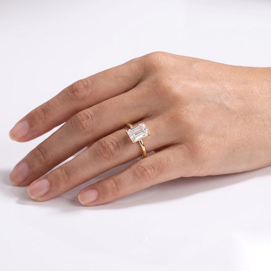 1.5 CT Emerald Solitaire Moissanite Engagement Ring