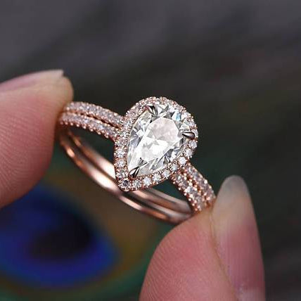 1 CT Pear Pave & Halo Moissanite Bridal Set