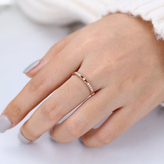 0.15 TCW Round Shaped Moissanite Vintage Wedding Band