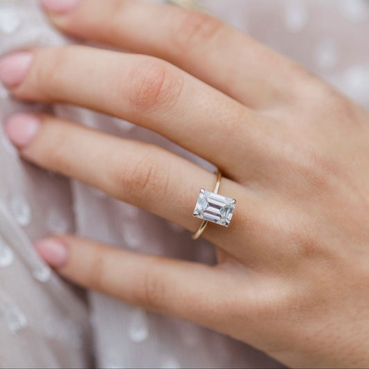 2.6 CT Emerald Solitaire Moissanite Engagement Ring