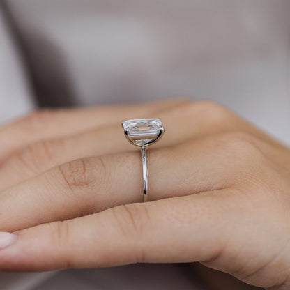 2.6 CT Emerald Solitaire Moissanite Engagement Ring