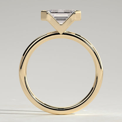 2 CT Emerald Solitaire East-West Moissanite Engagement Ring