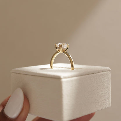 2 CT Oval Hidden Halo Moissanite Engagement Ring