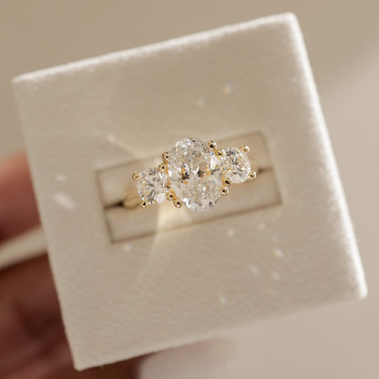 2 CT Oval Three Stone Moissanite Engagement Ring