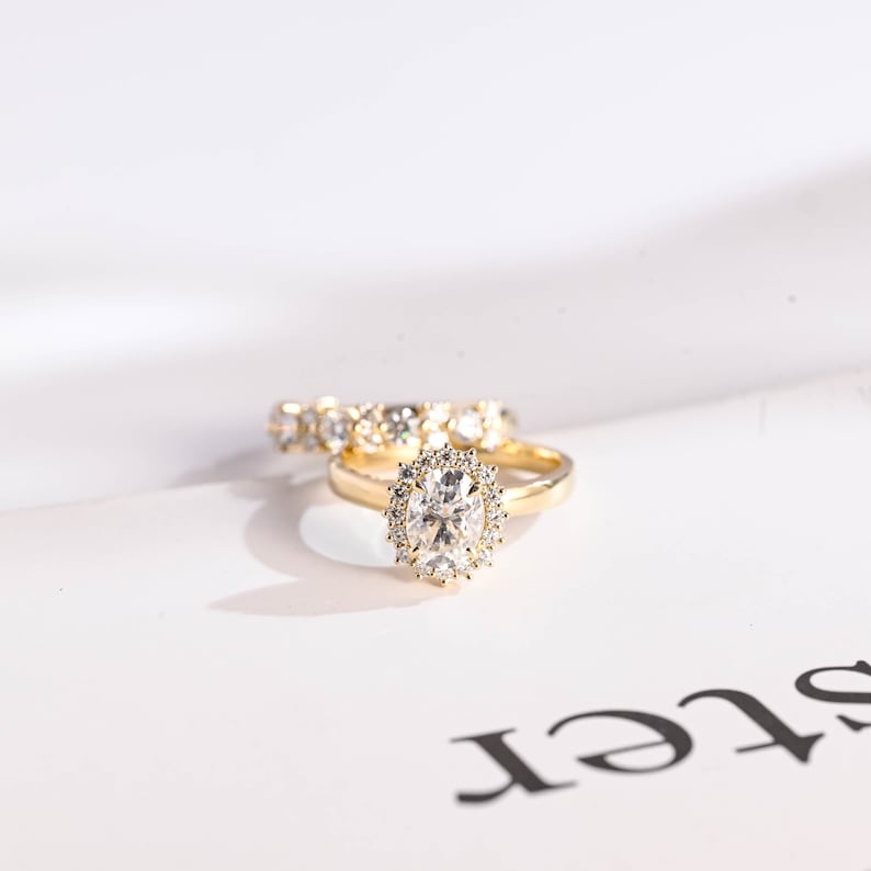 2.0 CT Oval Halo Moissanite Engagement Ring