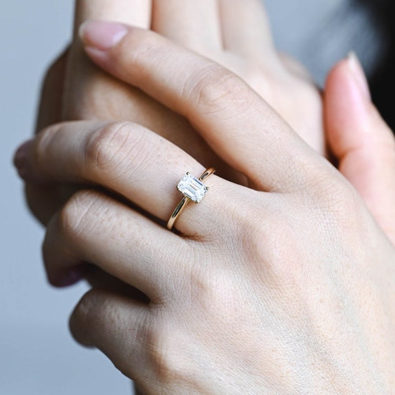 2.0 CT Emerald Solitaire Moissanite Engagement Ring