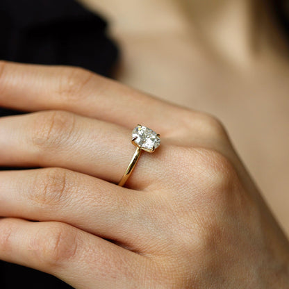2 CT Oval Solitaire Moissanite Engagement Ring