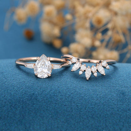 1 CT Pear Cluster Moissanite Bridal Set