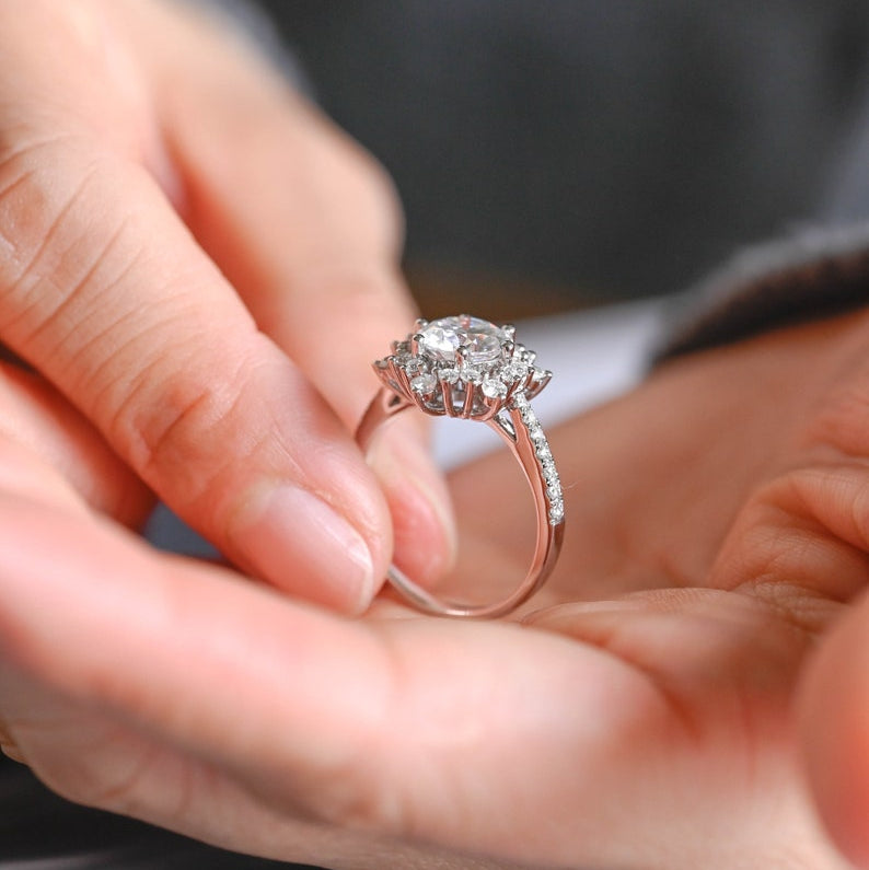 1.5 CT Round Cluster Moissanite Engagement Ring