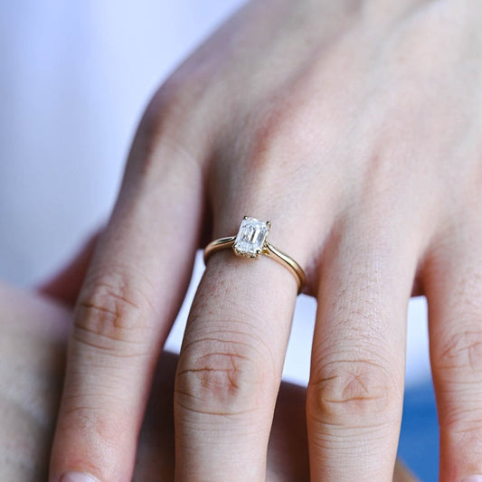 2.0 CT Emerald Solitaire Moissanite Engagement Ring