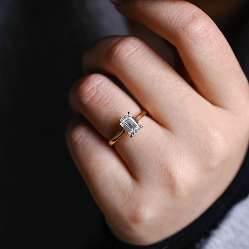 2.0 CT Emerald Solitaire Moissanite Engagement Ring