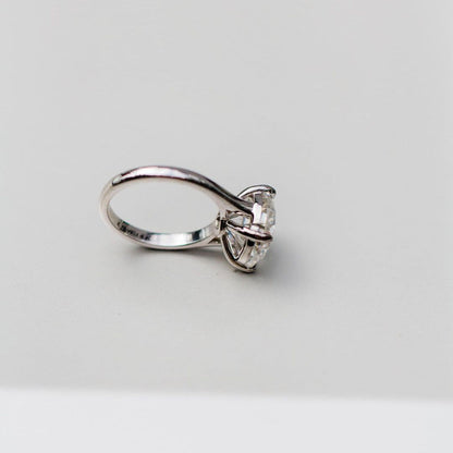 4.1 CT Round Solitaire Moissanite Engagement Ring