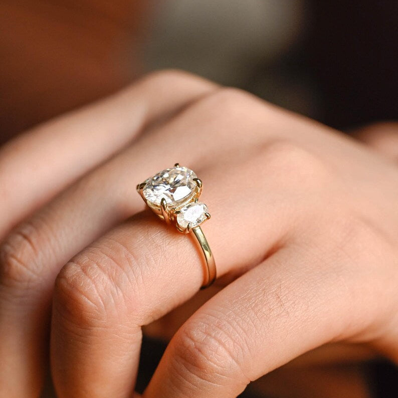2.0 CT Oval Three Stone Moissanite Engagement Ring