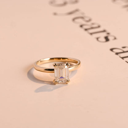 2.0 CT Emerald Solitaire Moissanite Engagement Ring
