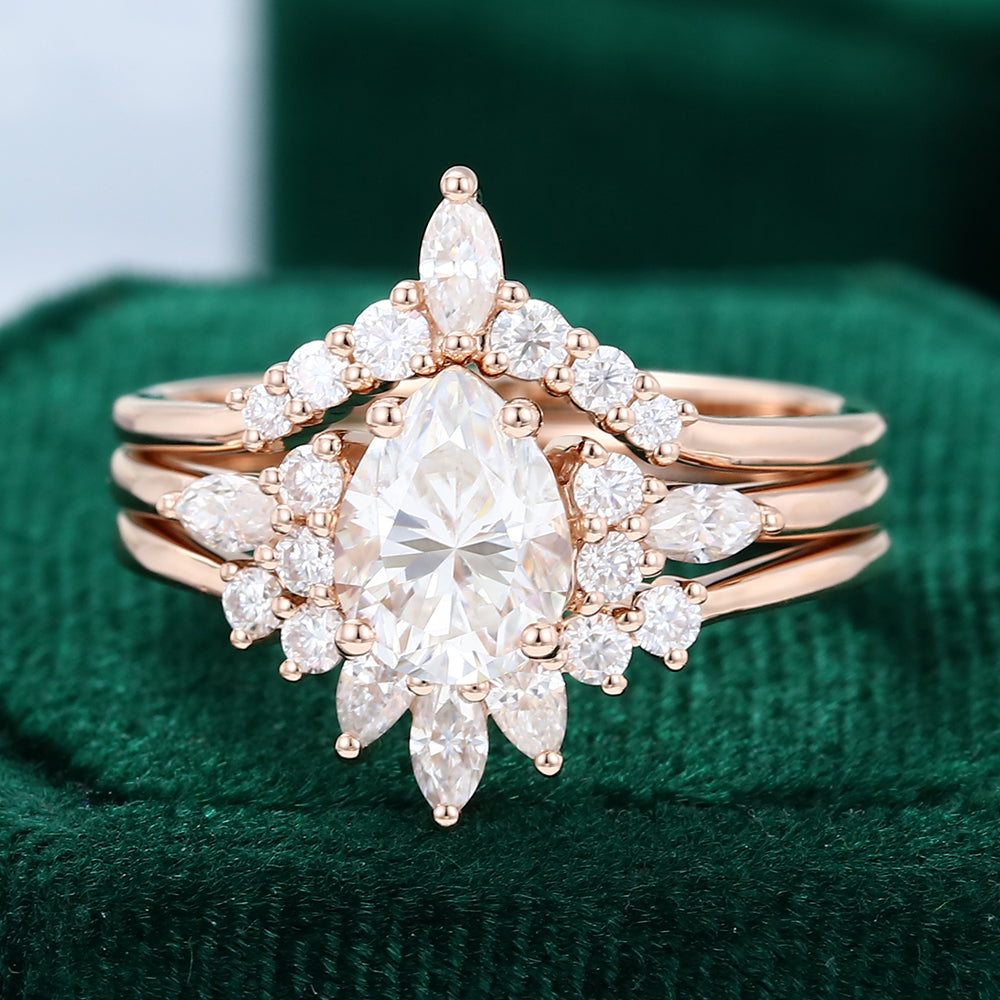 1.5 CT Pear Cluster Moissanite Bridal Set