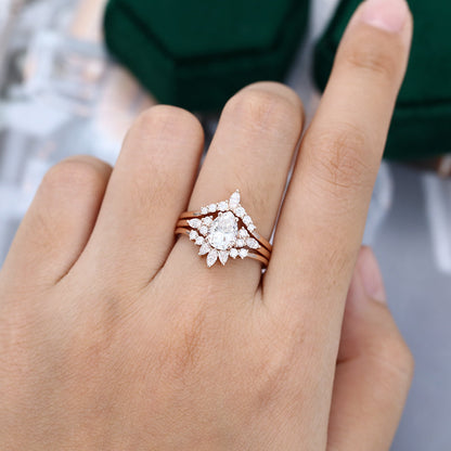 1.5 CT Pear Cluster Moissanite Bridal Set