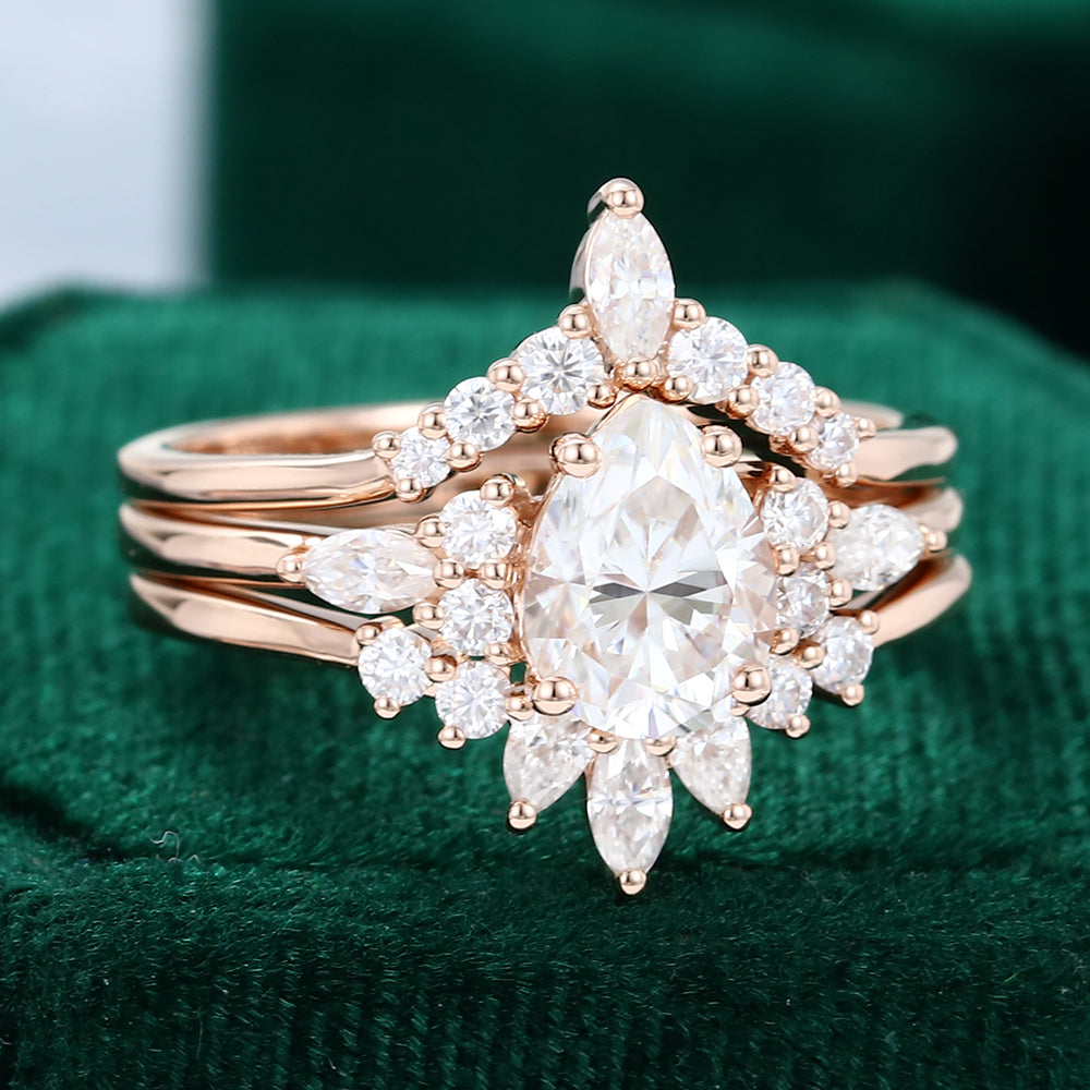 1.5 CT Pear Cluster Moissanite Bridal Set