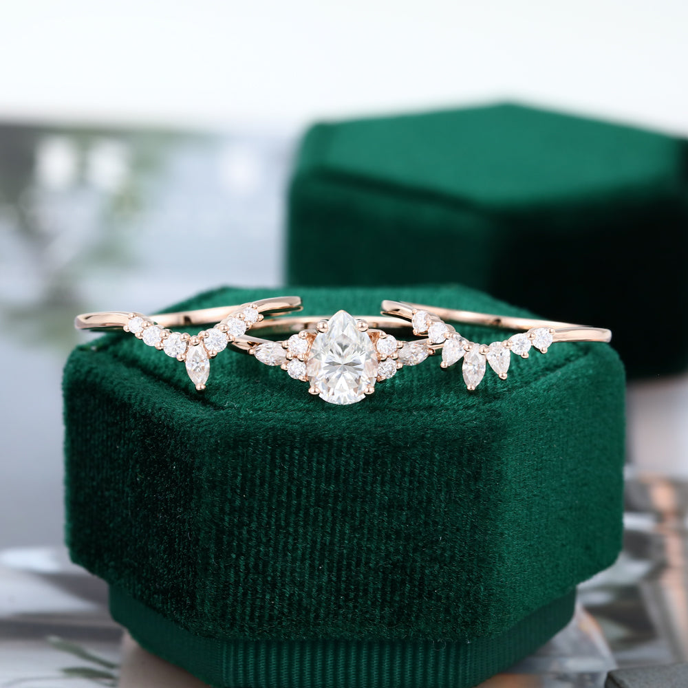 1.5 CT Pear Cluster Moissanite Bridal Set