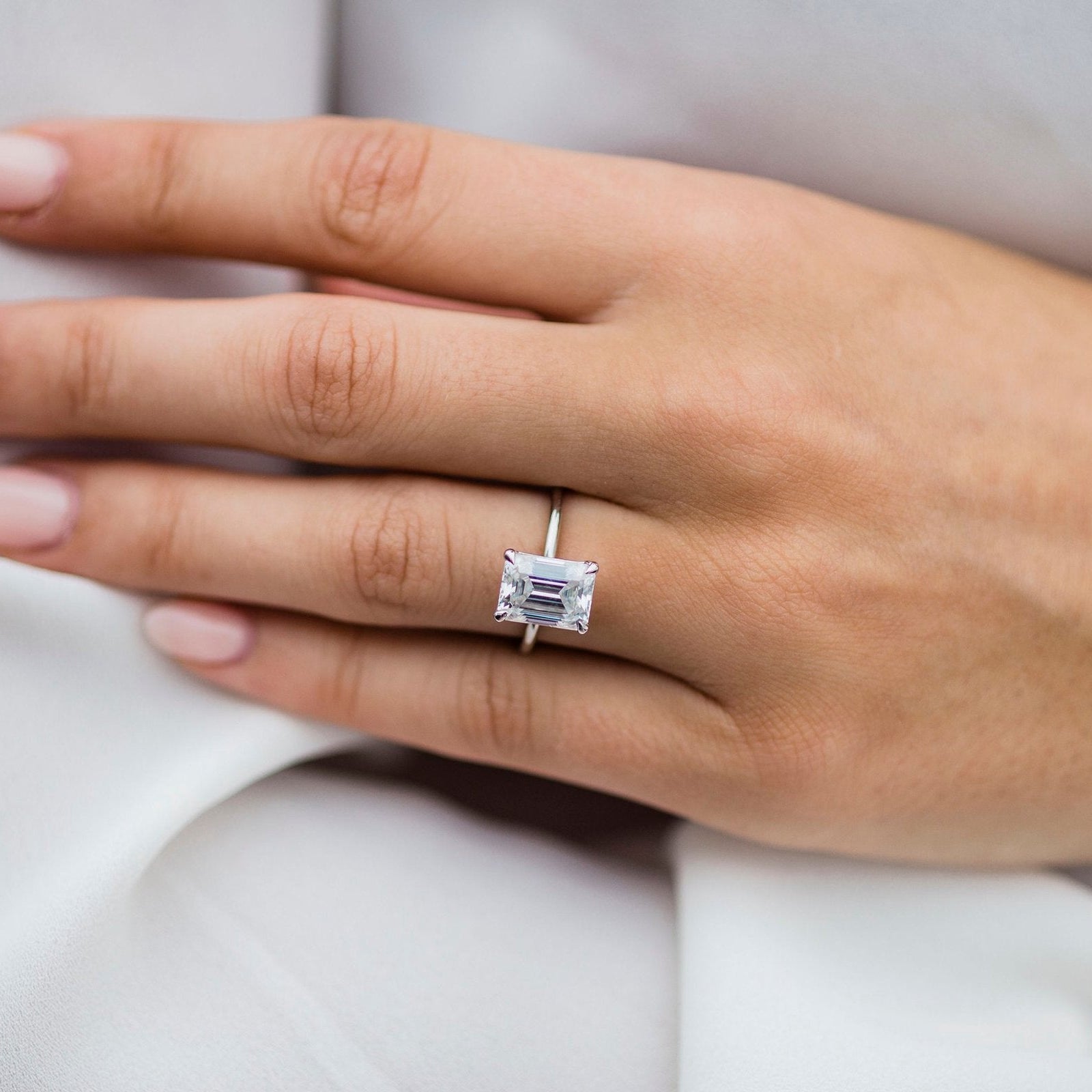2.6 CT Emerald Solitaire Moissanite Engagement Ring