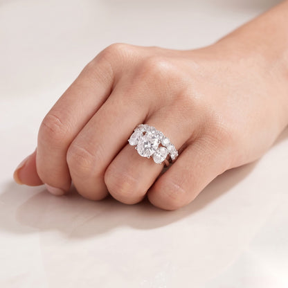 1.6 CT Emerald Cluster Moissanite Bridal Set