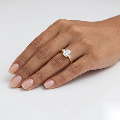1 CT Oval Three Stone Moissanite Engagement Ring