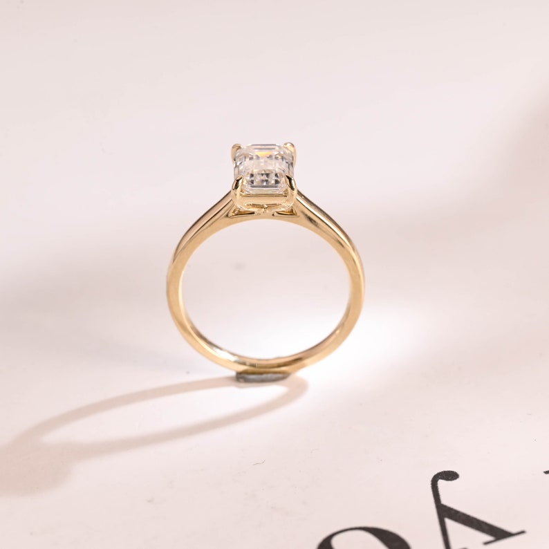 2.0 CT Emerald Solitaire Moissanite Engagement Ring