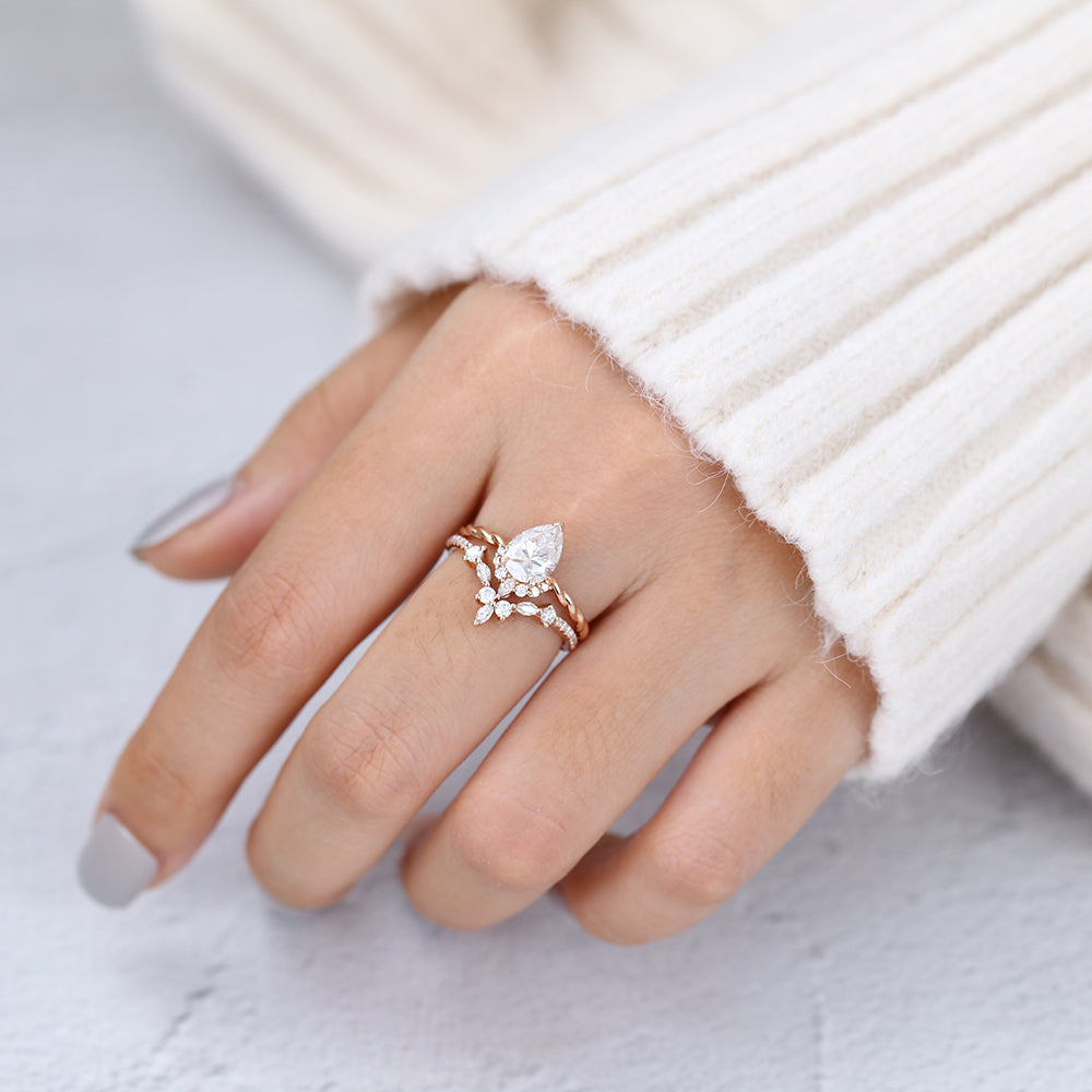 1 CT Pear Cluster Moissanite Bridal Set
