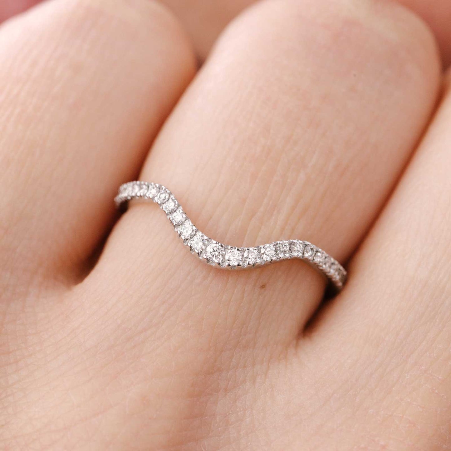 0.179 TCW Round Curved Moissanite Wedding Band