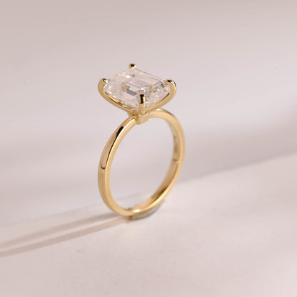 2.0 CT Emerald Solitaire Moissanite Engagement Ring