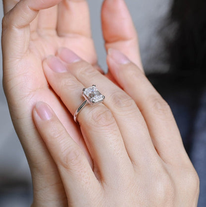 2.0 CT Emerald Solitaire Moissanite Engagement Ring